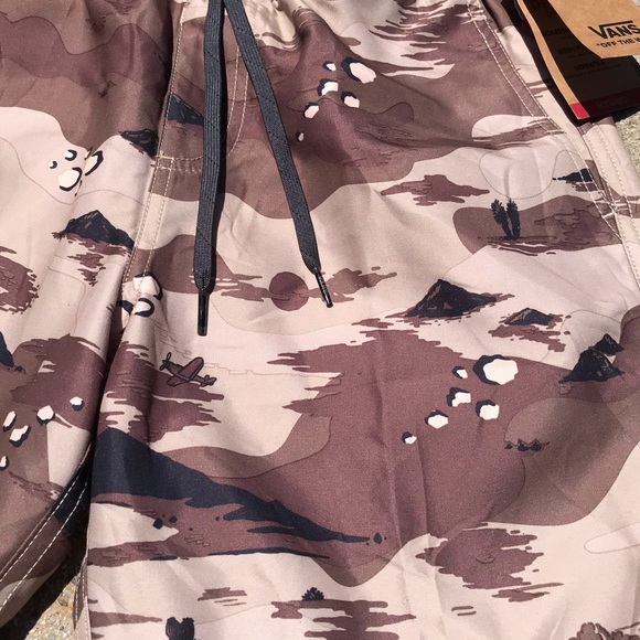 Vans Storm Camouflage Hybrid Shorts - Picture 4 of 8